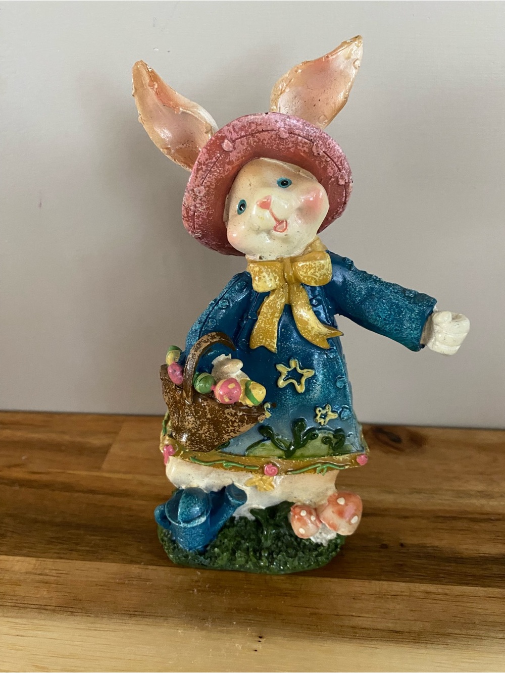 Vintage Easter Bunny Rabbit Resin Decor Basket Blue Pink Painted Seasonal 7in